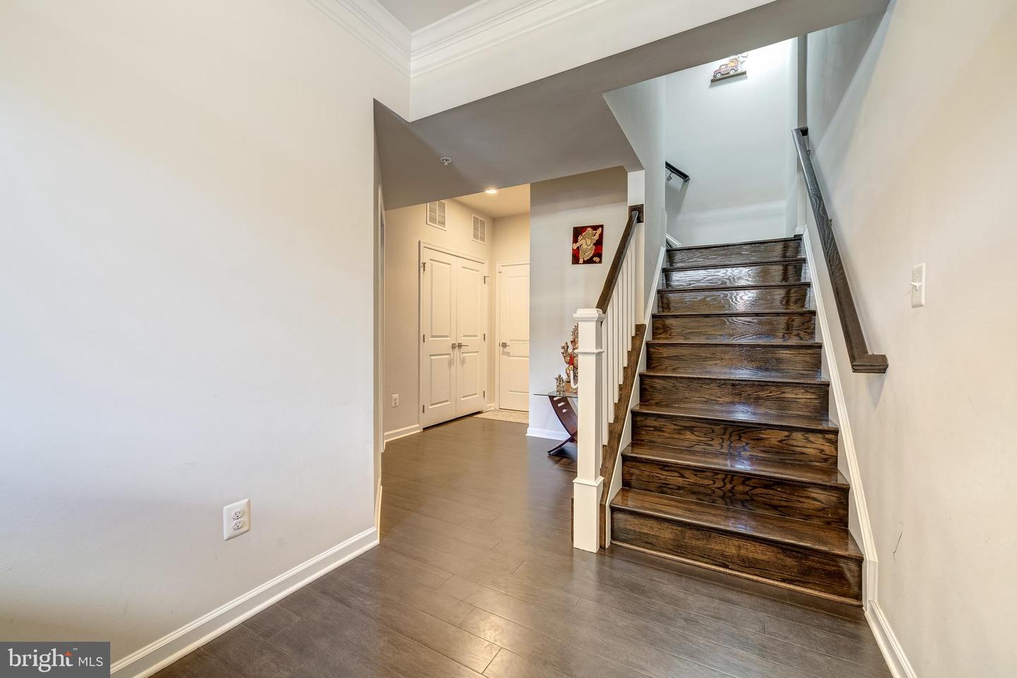22489 Naugatuck Sq Property Photo 5