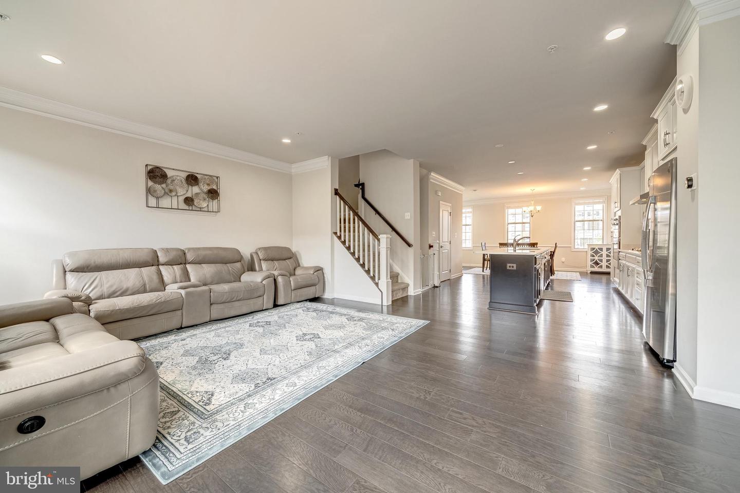 22489 Naugatuck Sq Property Photo 8
