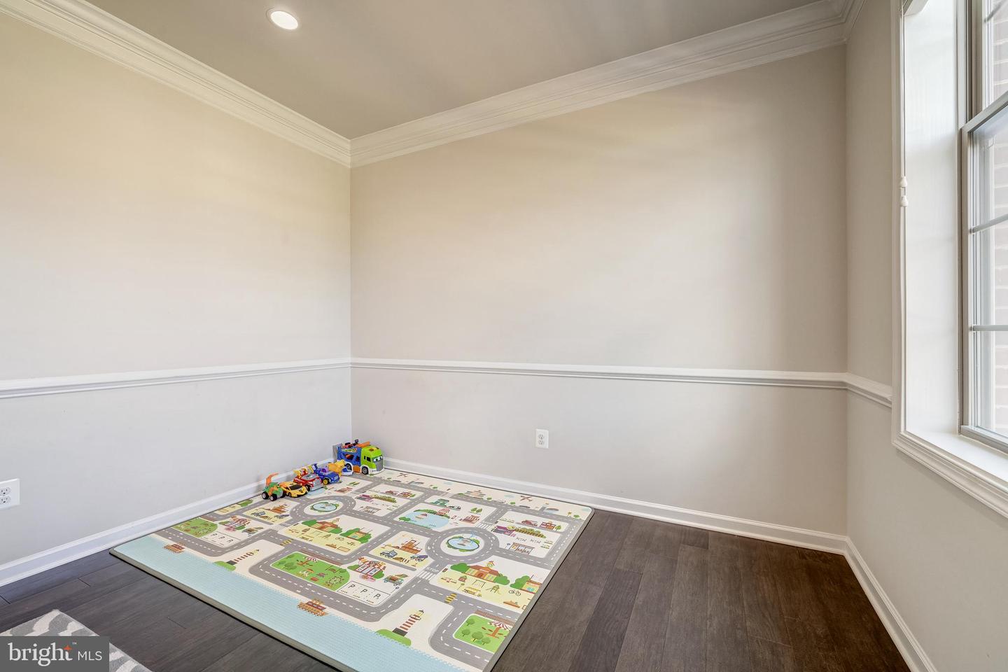 22489 Naugatuck Sq Property Photo 12