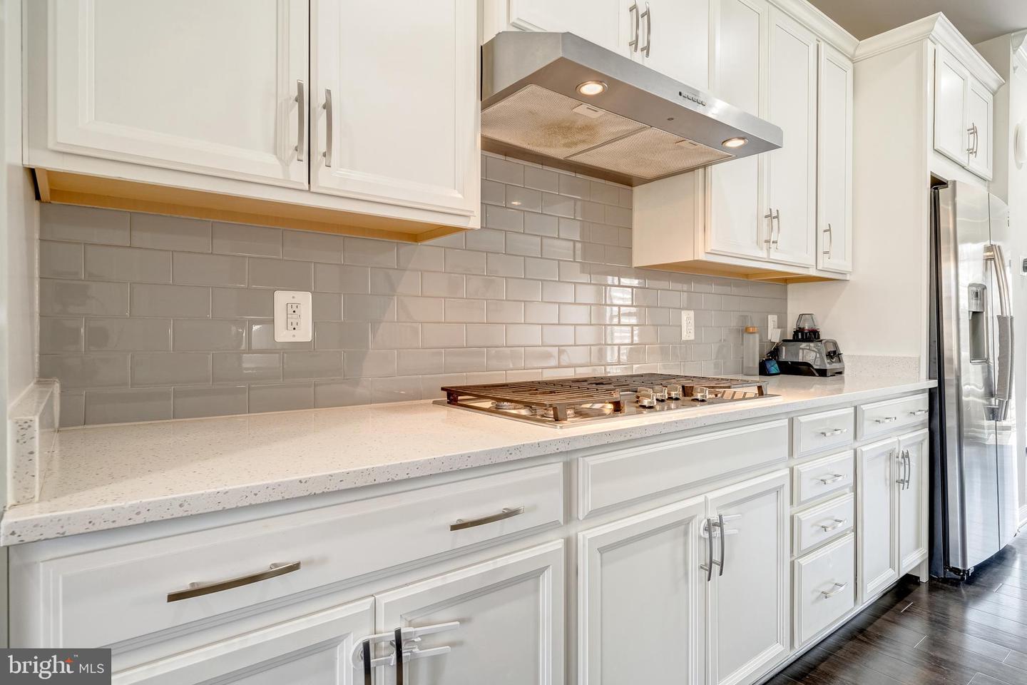 22489 Naugatuck Sq Property Photo 18