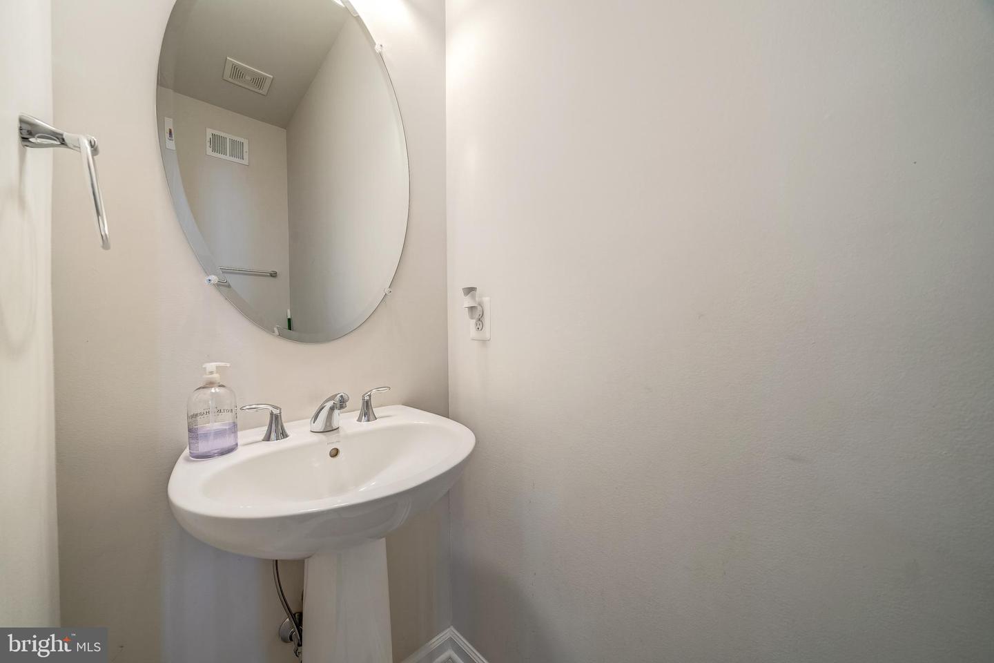 22489 Naugatuck Sq Property Photo 20