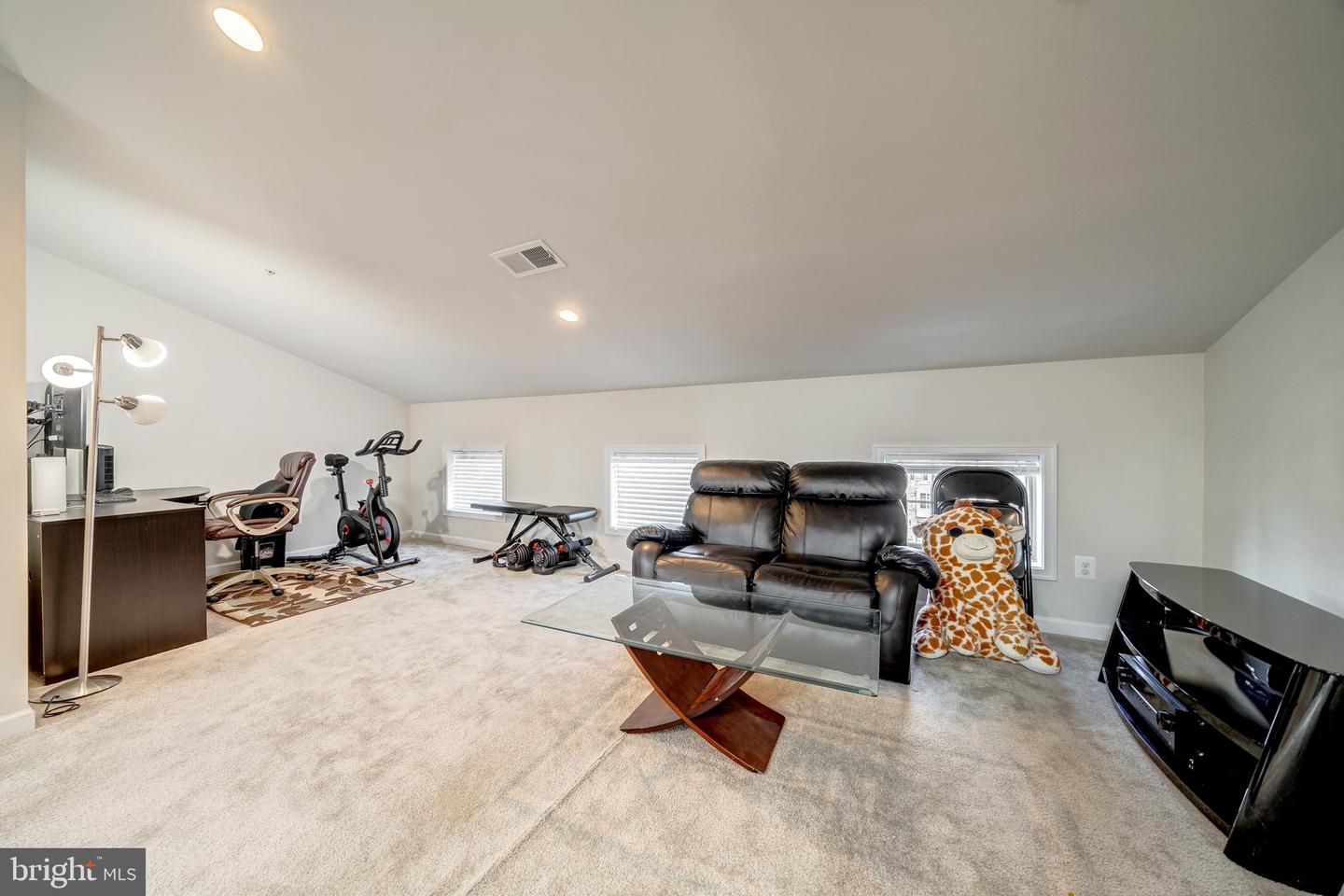 22489 Naugatuck Sq Property Photo 29