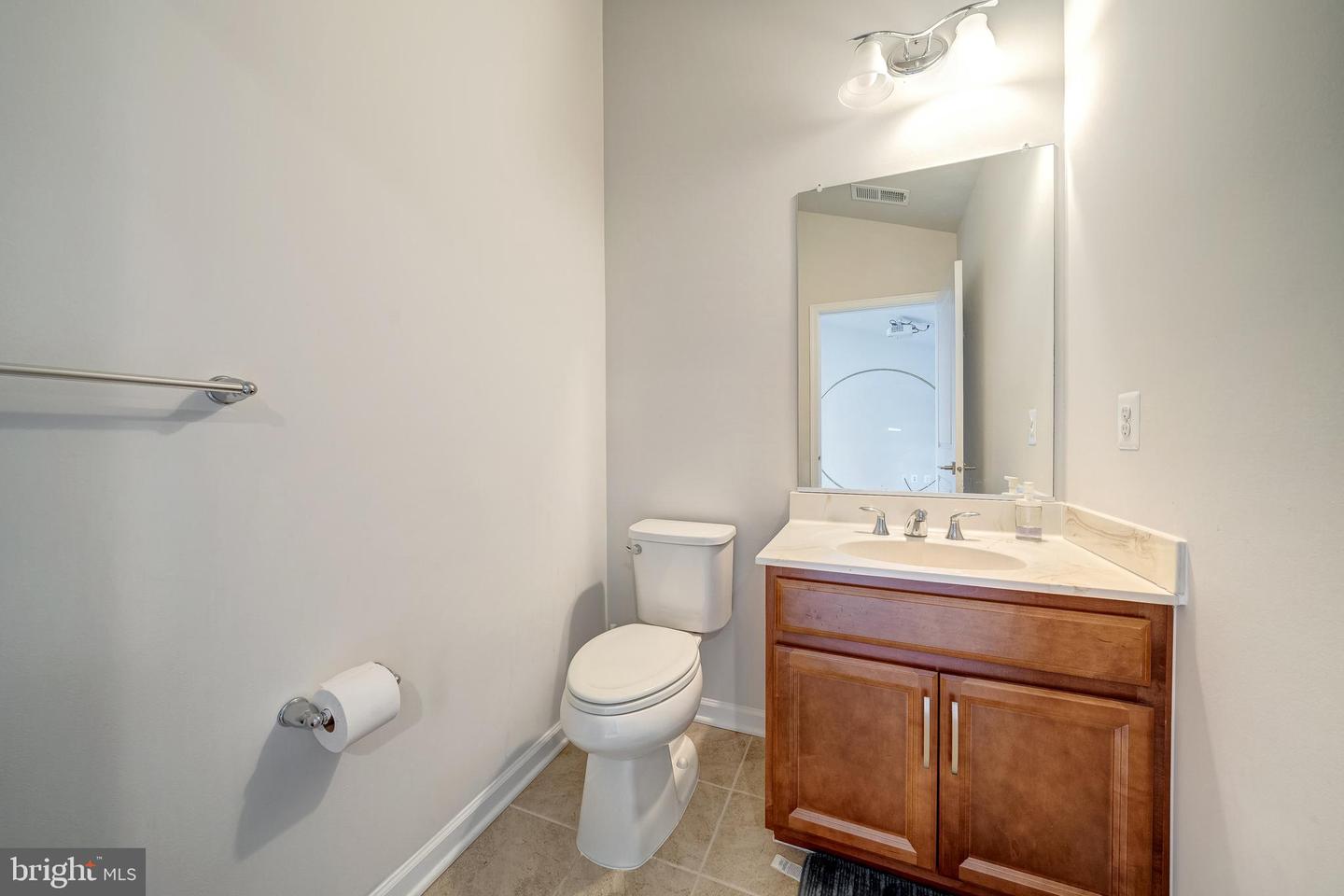 22489 Naugatuck Sq Property Photo 30