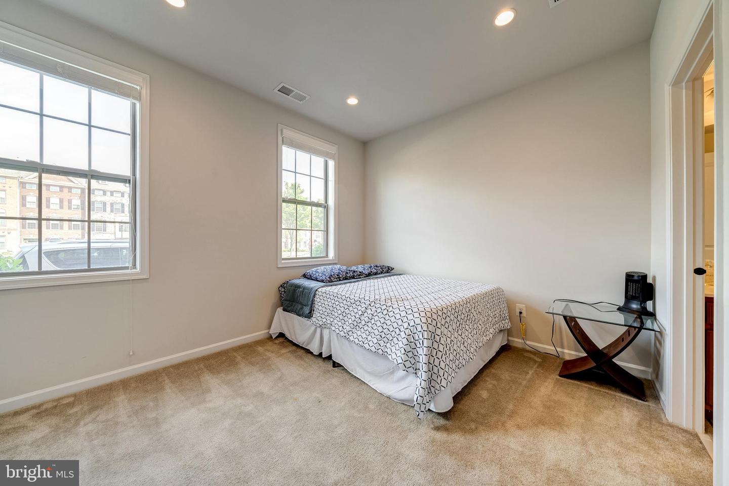 22489 Naugatuck Sq Property Photo 31