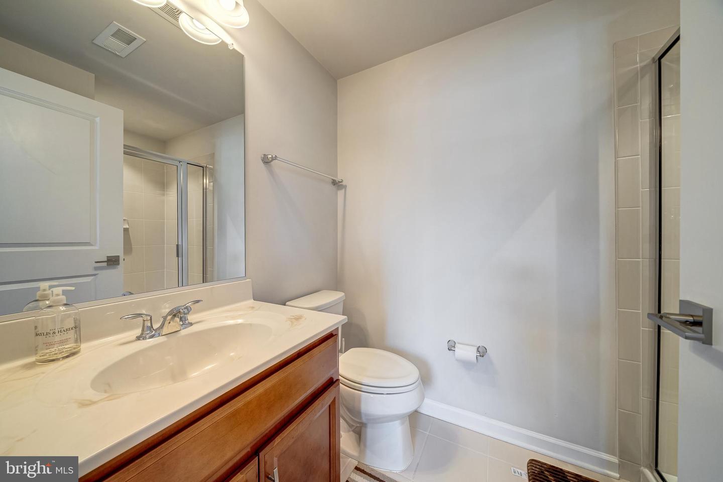 22489 Naugatuck Sq Property Photo 32