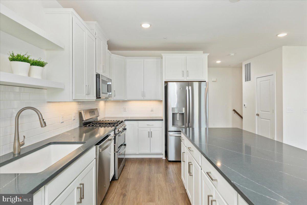 42619 Nubbins Ter Property Photo 9