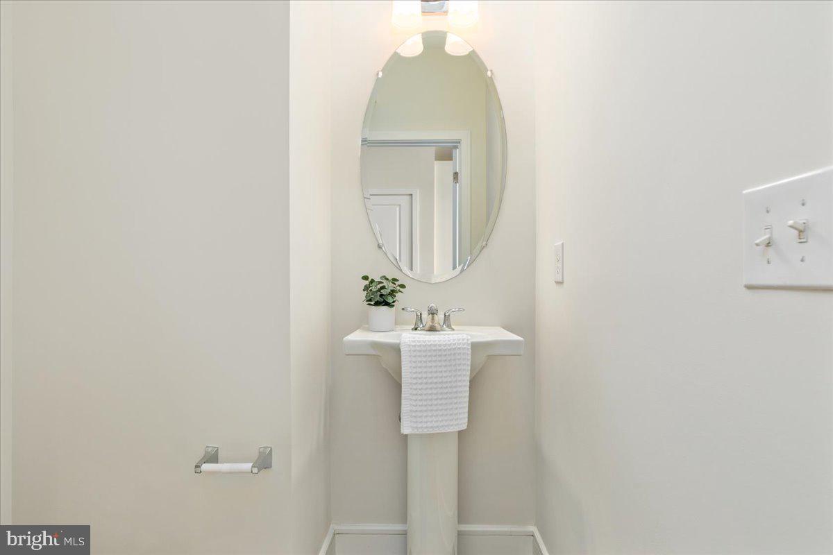 42619 Nubbins Ter Property Photo 13
