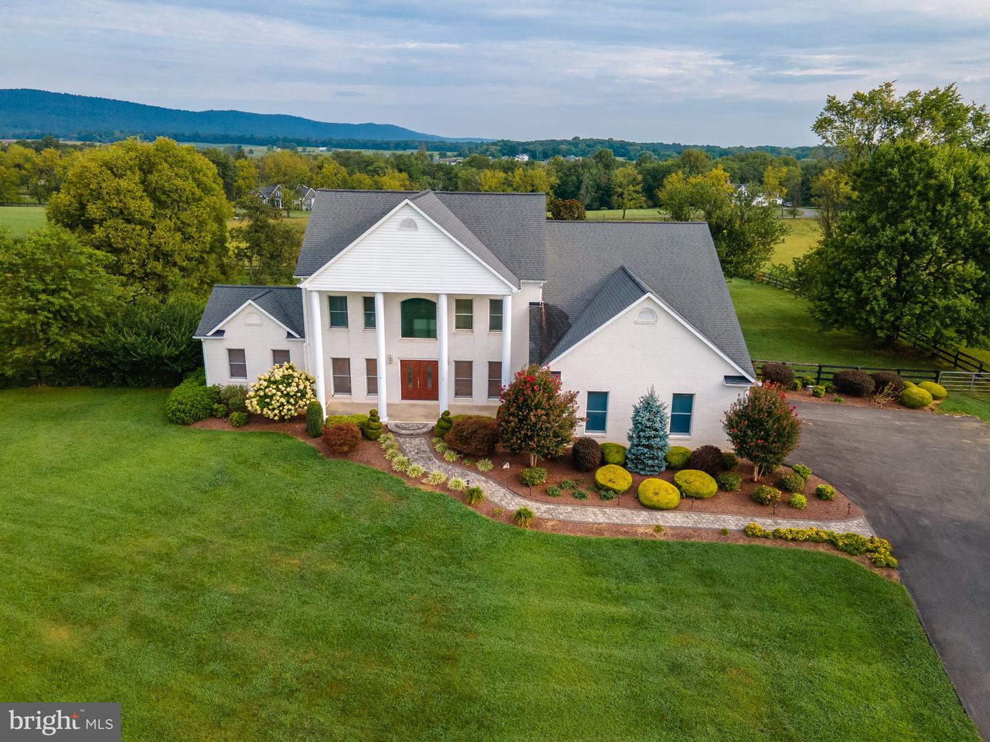 37796 Elizabeths Field Ln Property Photo 1