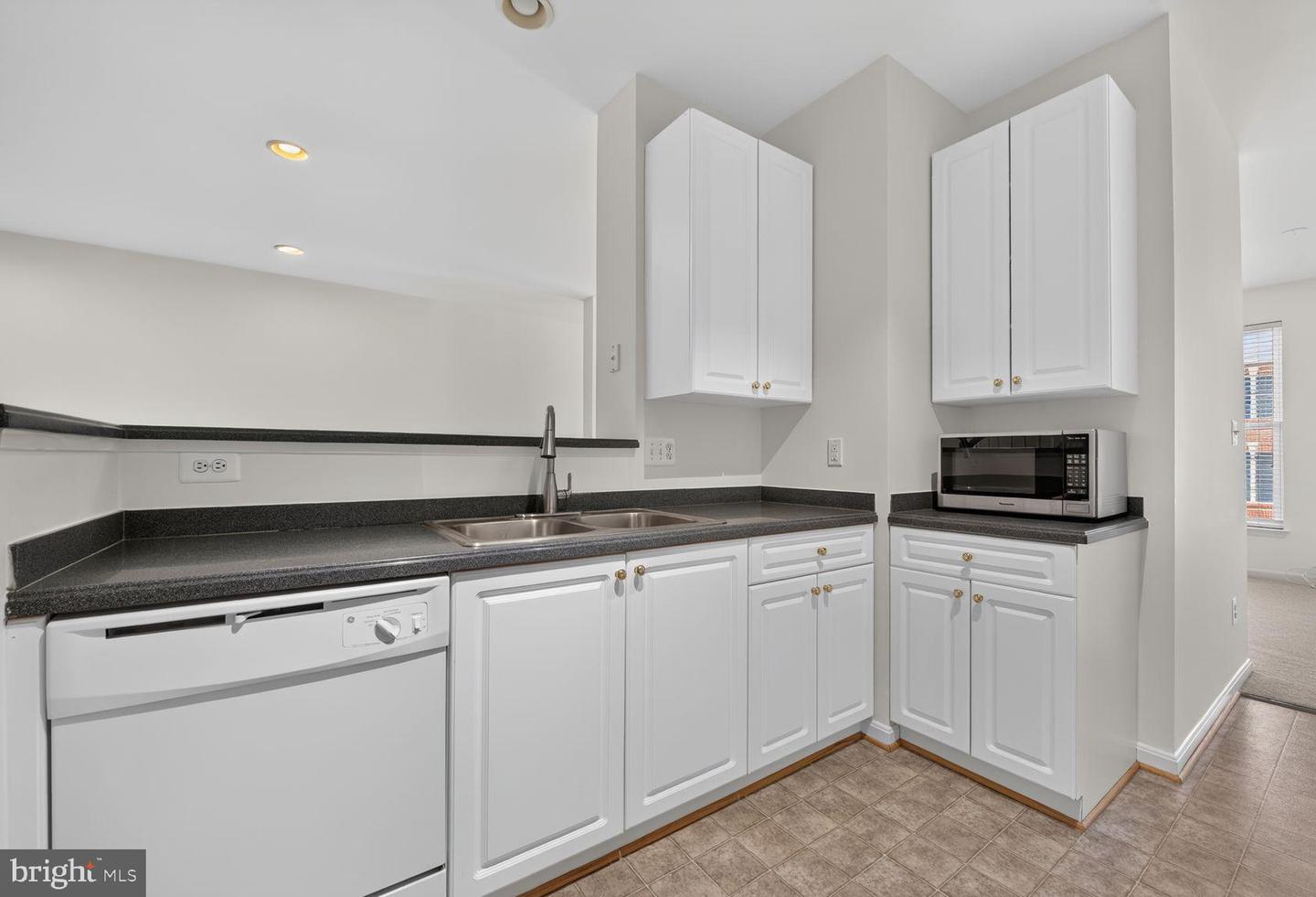46183 Cecil Ter Property Photo 5