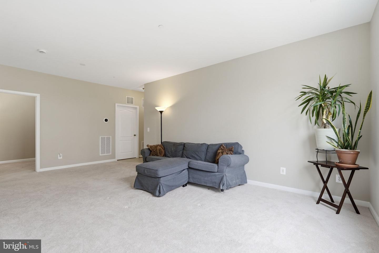 24682 Byrne Meadow Sq Property Photo 6