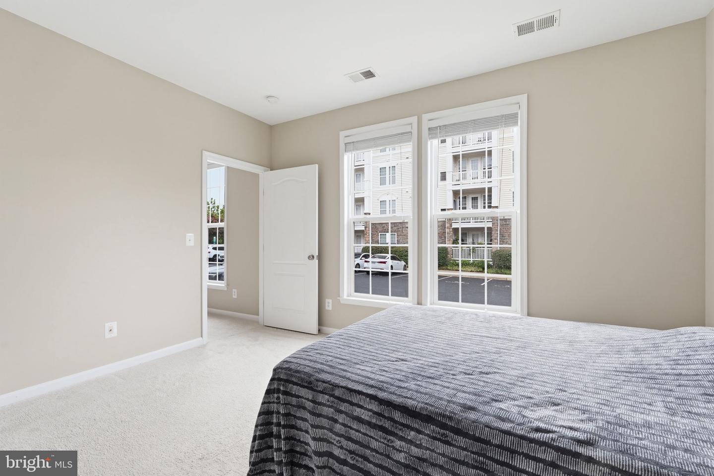 24682 Byrne Meadow Sq Property Photo 14