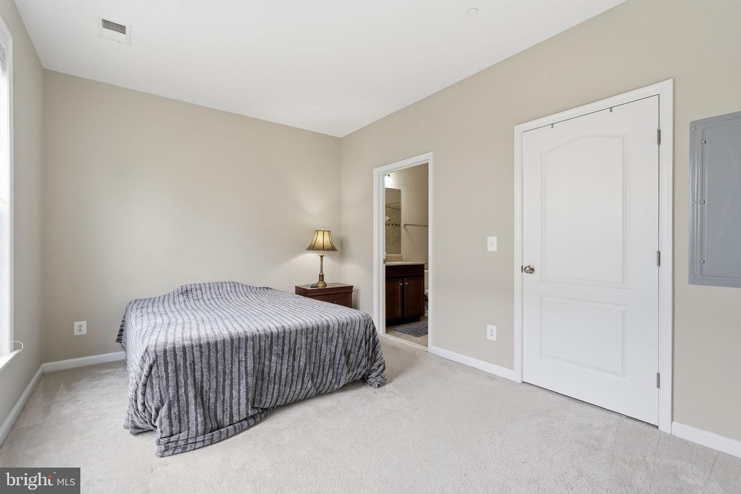 24682 Byrne Meadow Sq Property Photo 15
