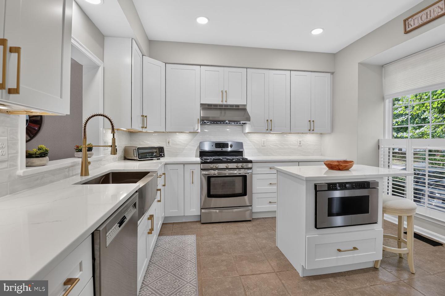 20752 Breezy Point Property Photo 1