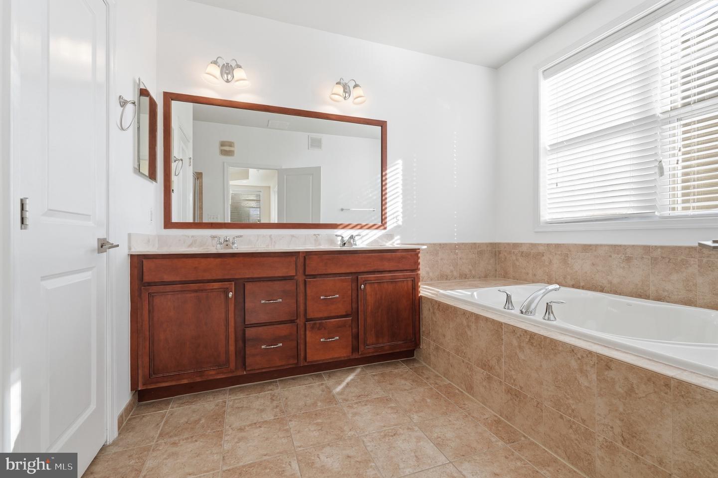 43053 Thoroughfare Gap Ter Property Photo 15