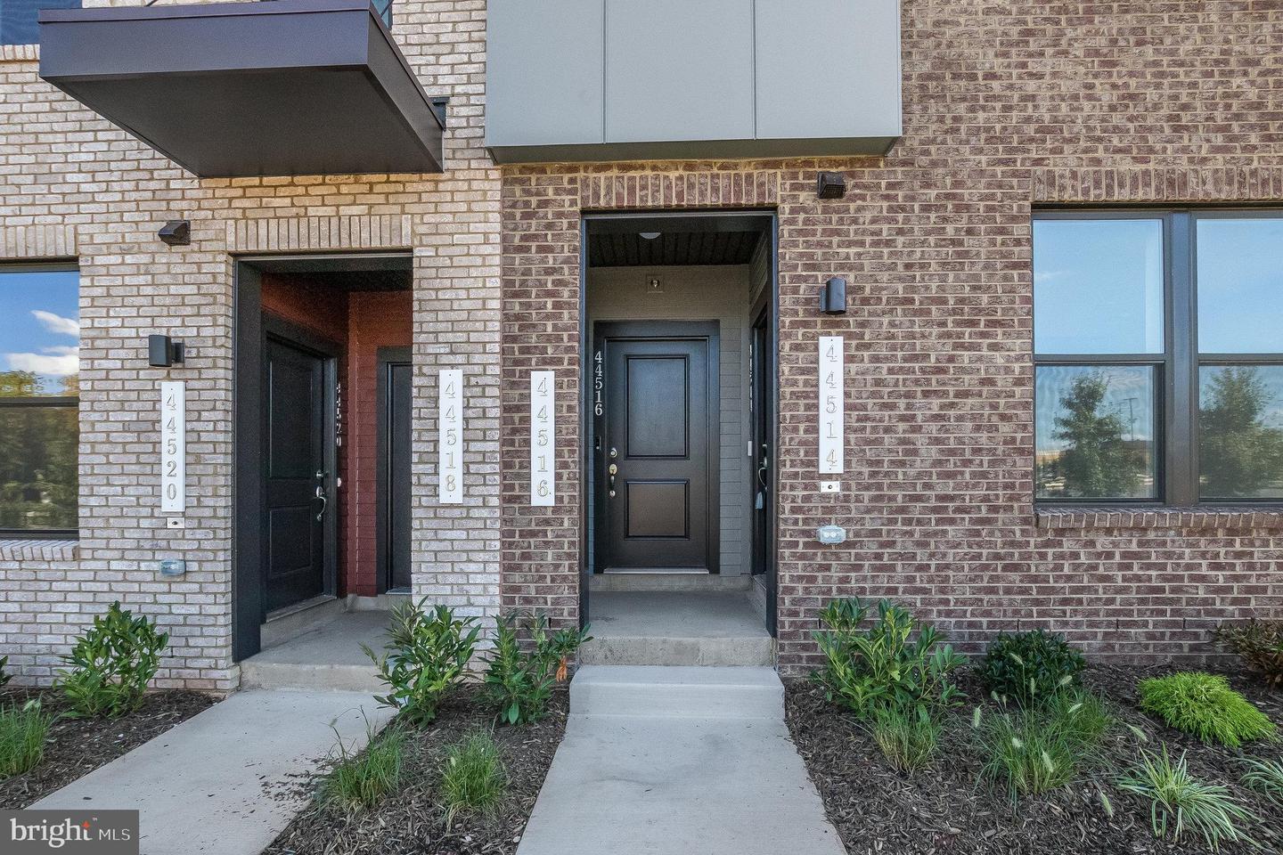 44514 Wolfhound Sq Property Photo 5