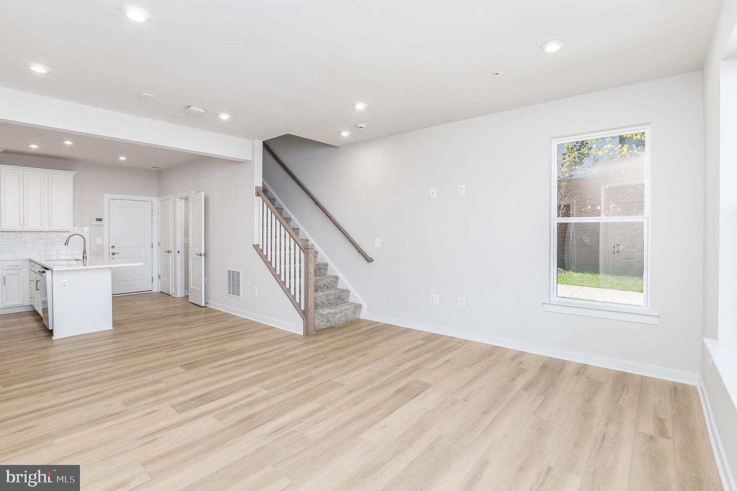 44514 Wolfhound Sq Property Photo 6