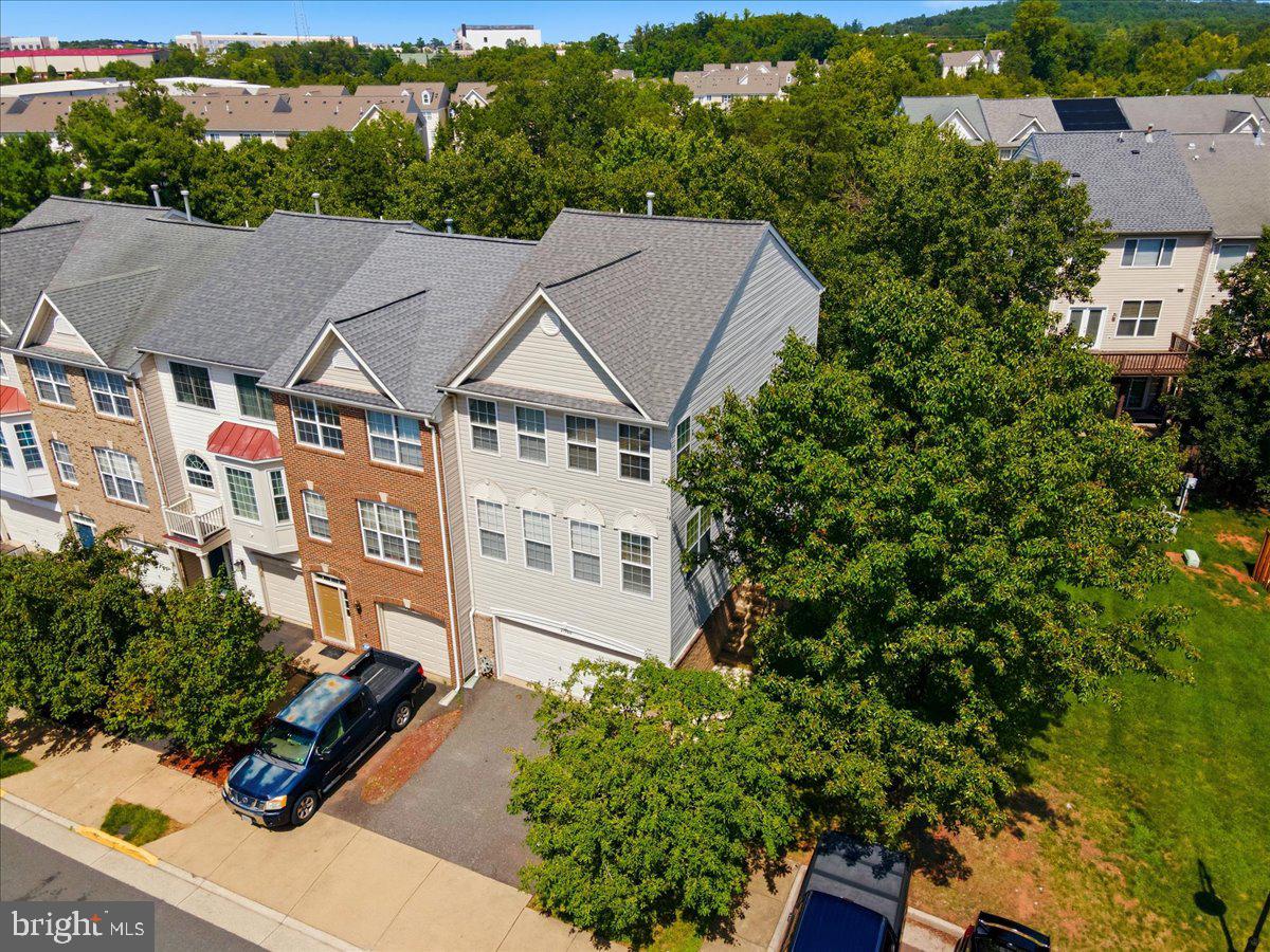 21760 Brondesbury Park Ter Property Photo 7