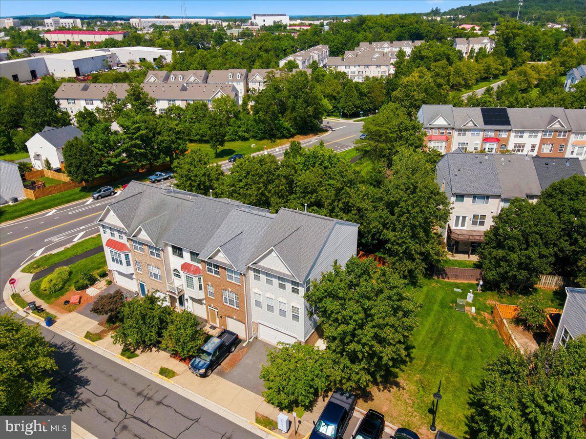 21760 Brondesbury Park Ter Property Photo 10