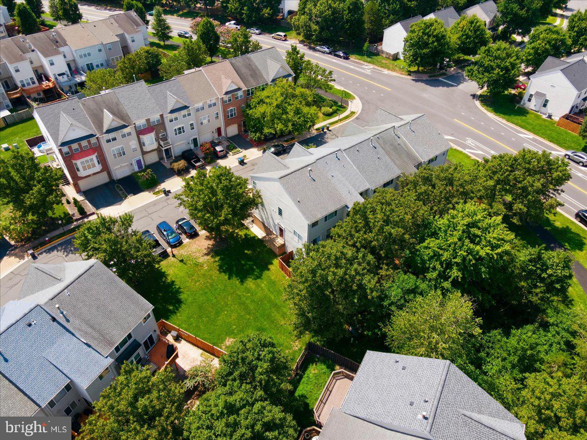 21760 Brondesbury Park Ter Property Photo 16