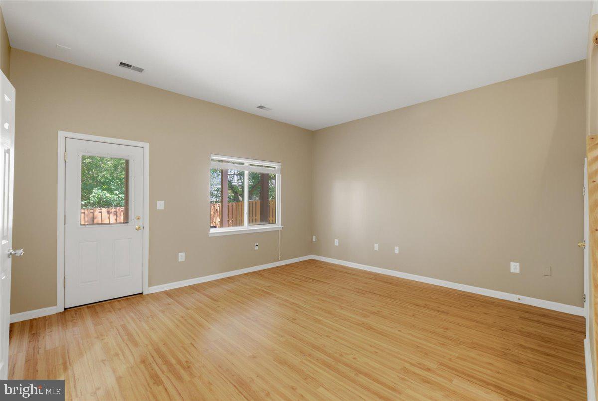 21760 Brondesbury Park Ter Property Photo 60