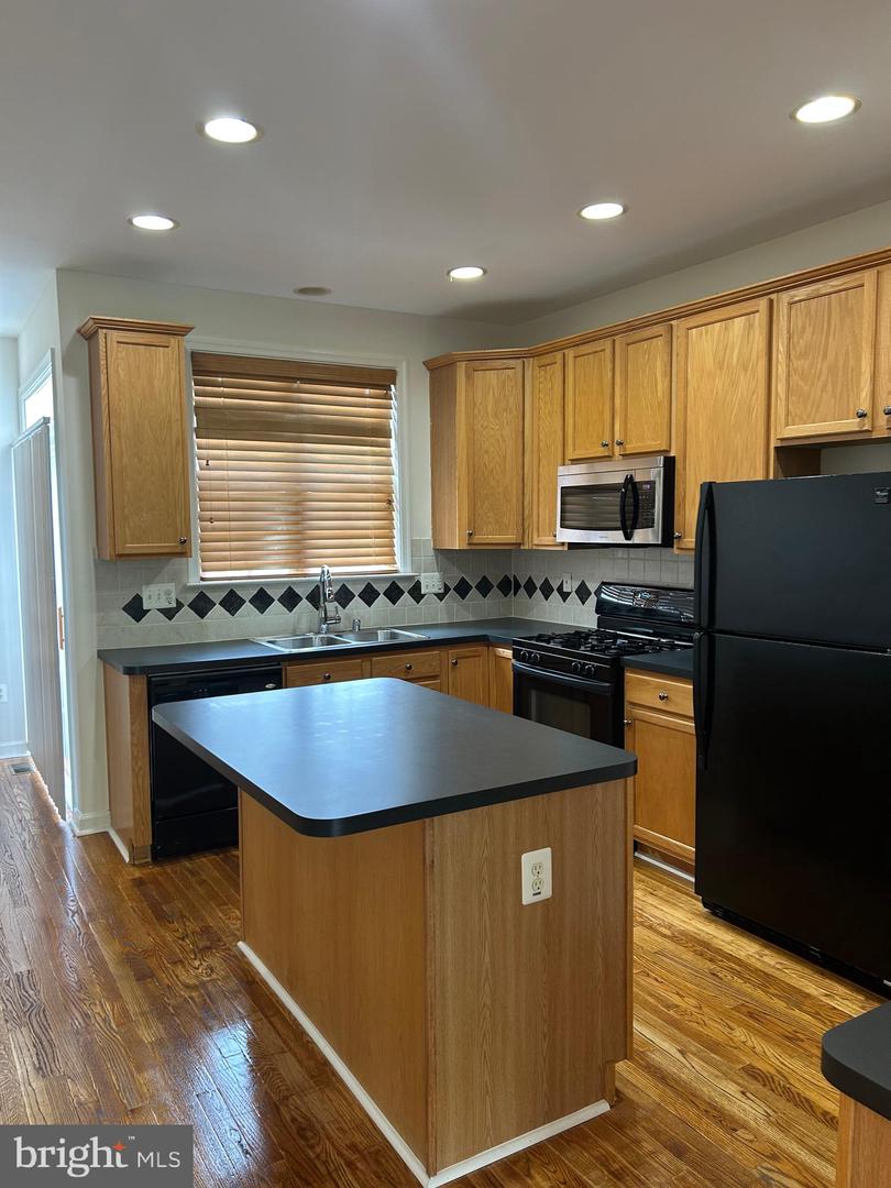 42540 Magellan Property Photo 6