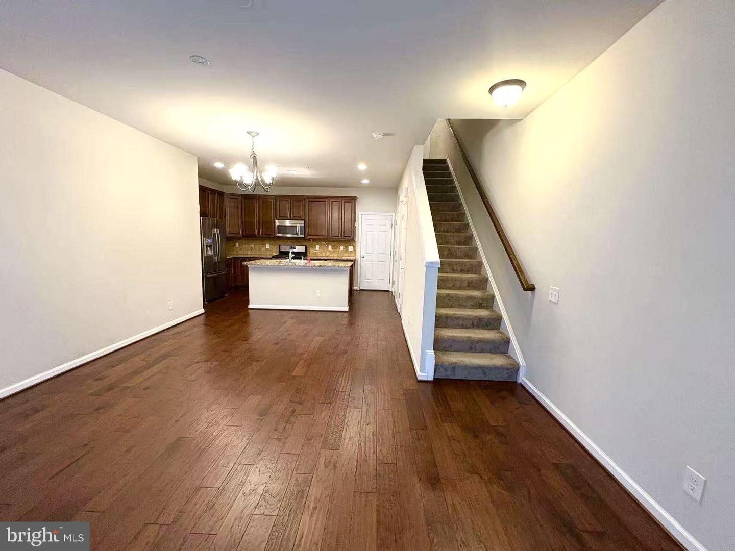 42797 Burrell Sq Property Photo 4