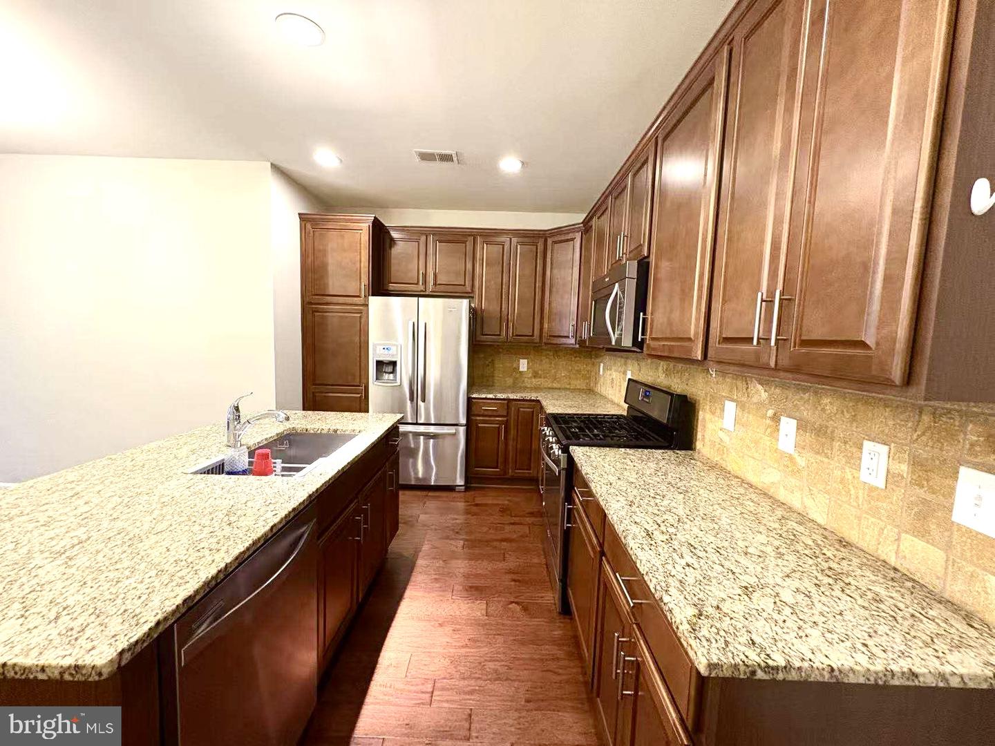 42797 Burrell Sq Property Photo 5
