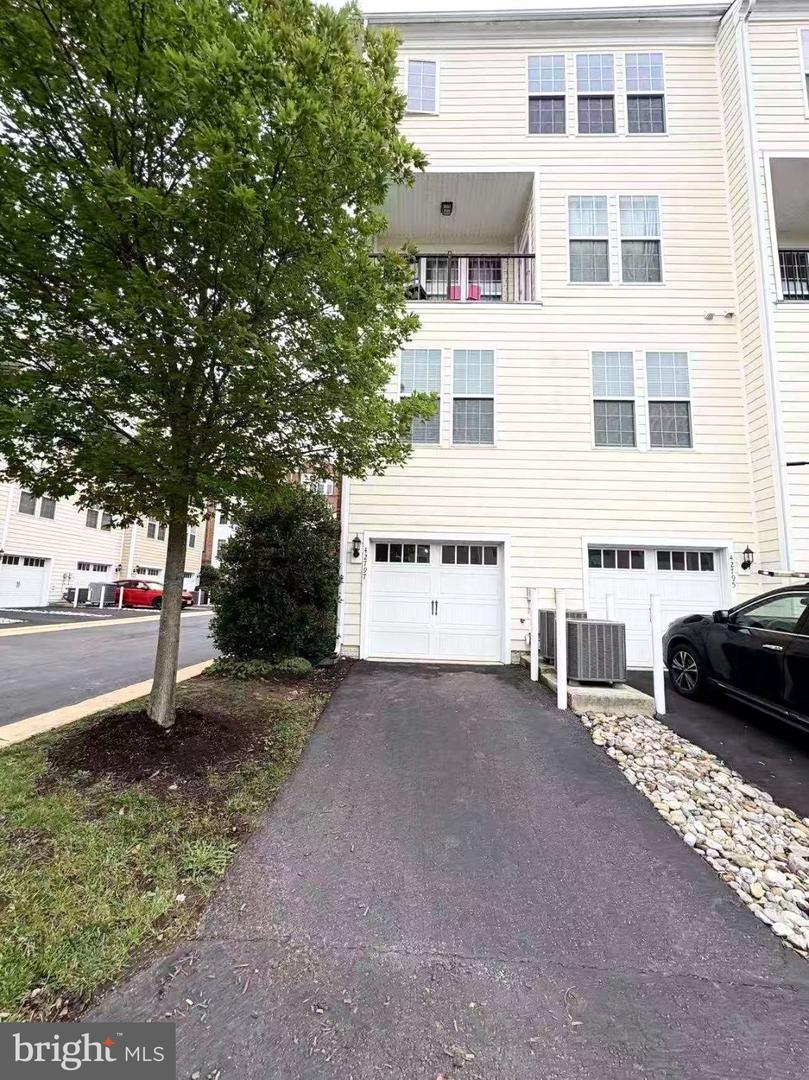 42797 Burrell Sq Property Photo 13