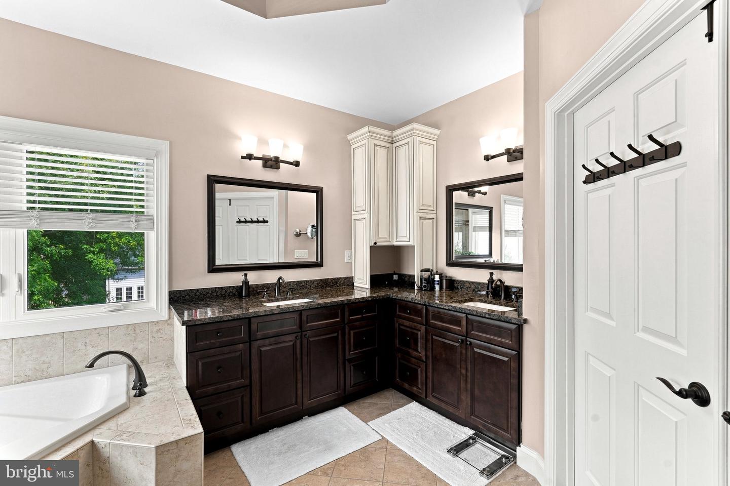 21476 Glebe View Dr Property Photo 48