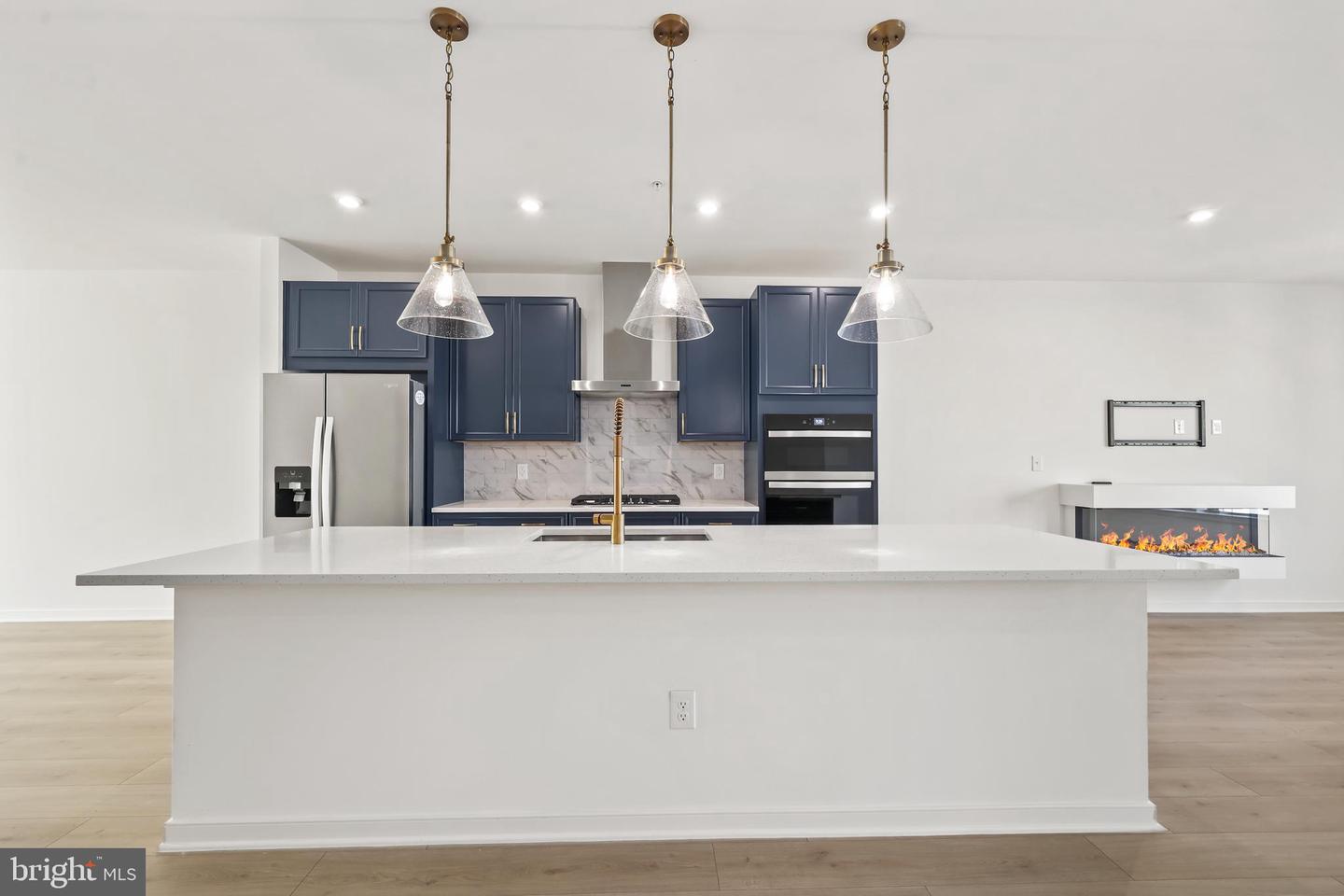 20912 Bluebird Sq Property Photo 3