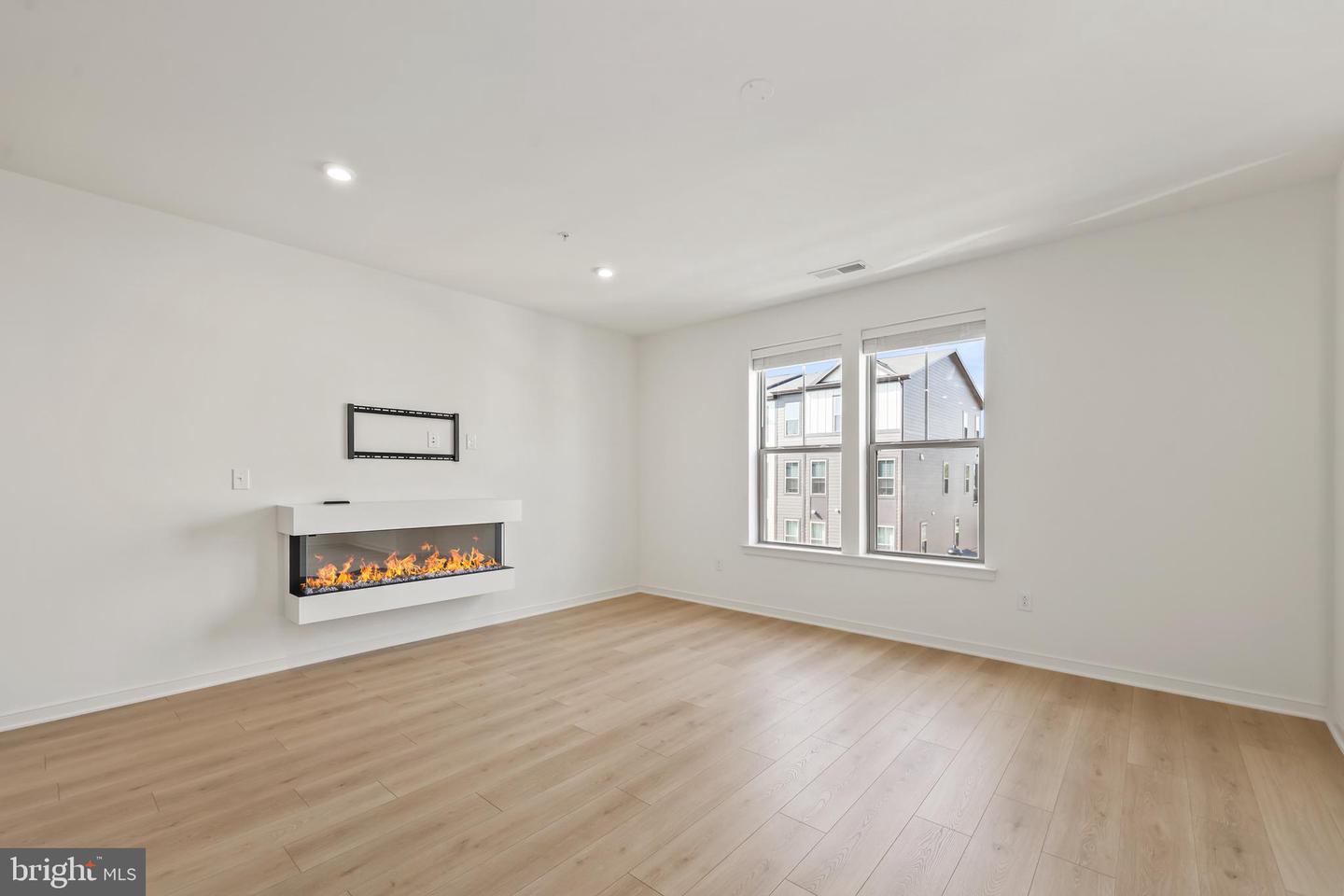 20912 Bluebird Sq Property Photo 11