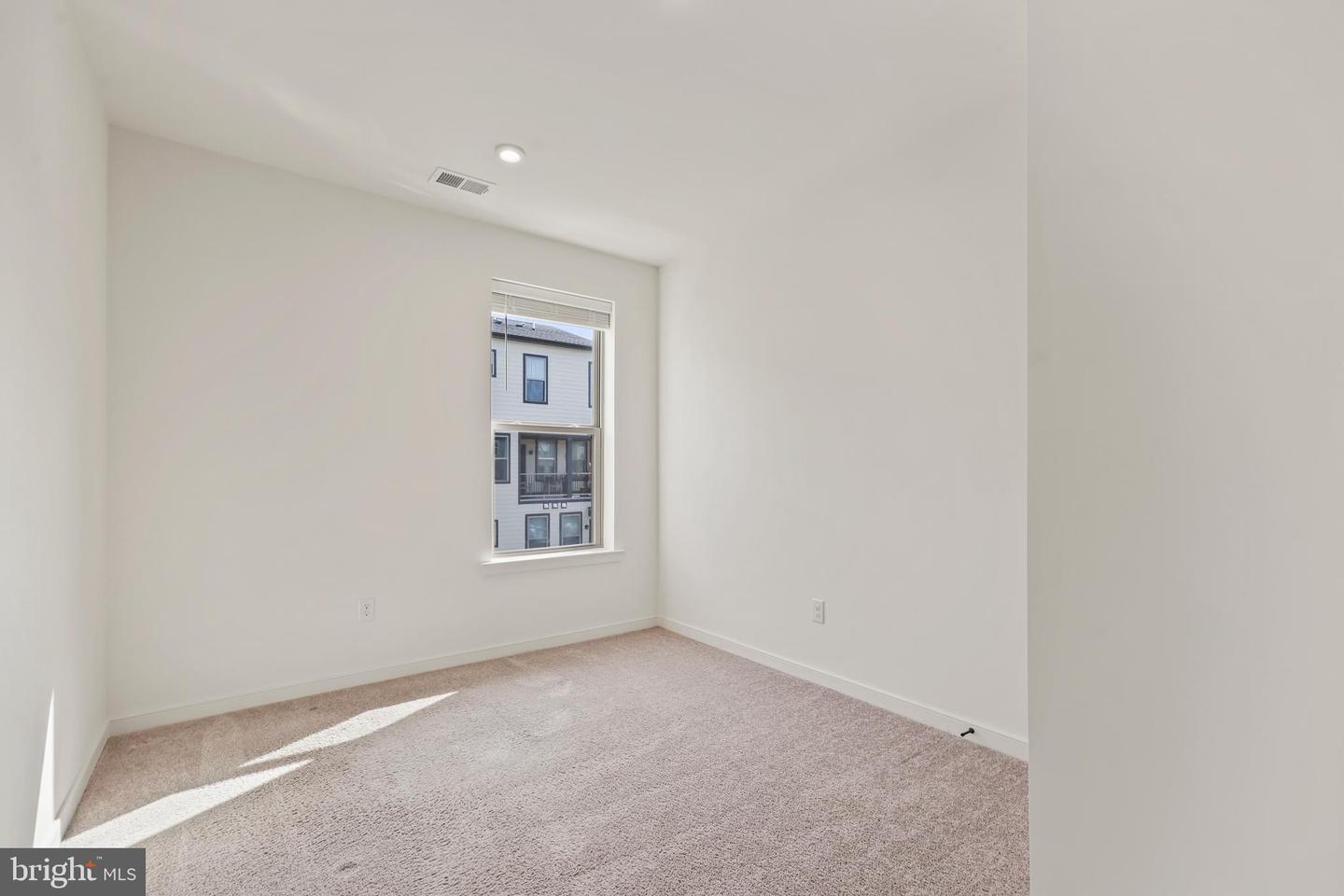 20912 Bluebird Sq Property Photo 14
