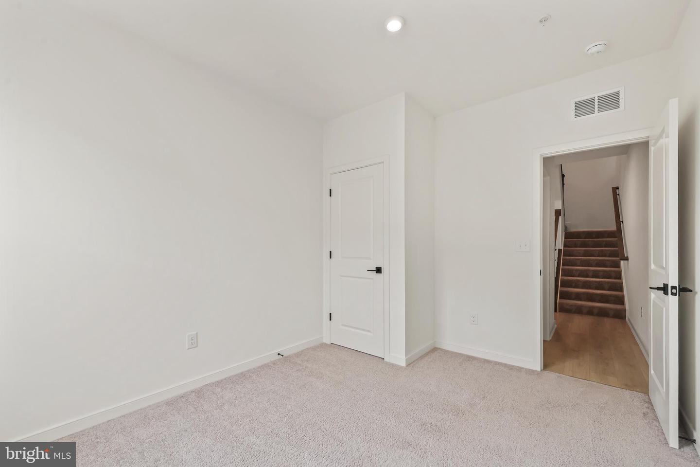 20912 Bluebird Sq Property Photo 15