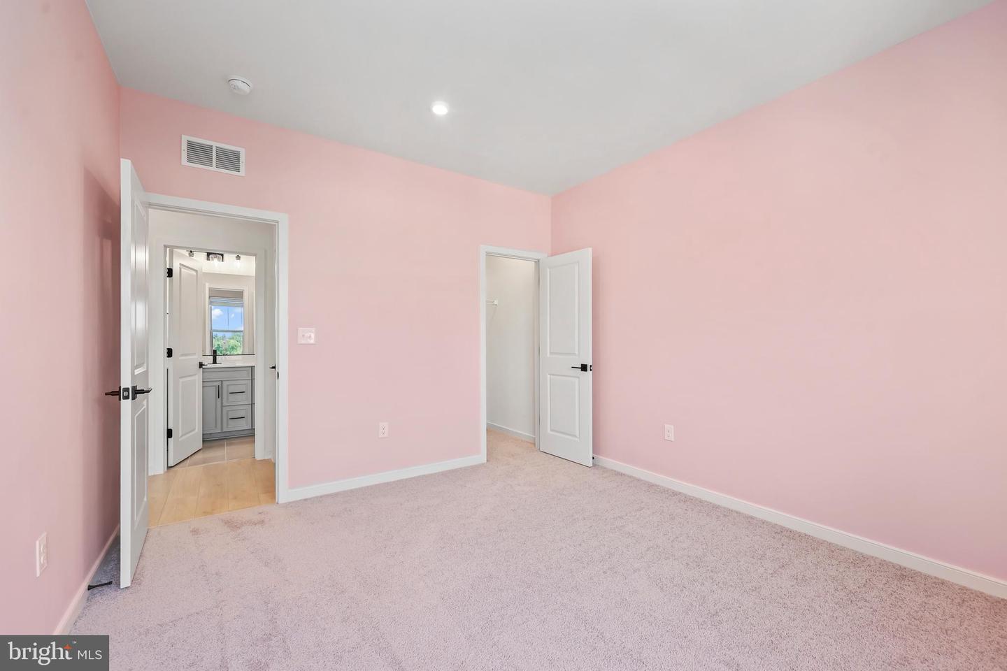 20912 Bluebird Sq Property Photo 29