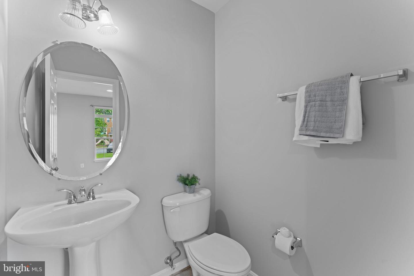 44253 Huron Ter Property Photo 9