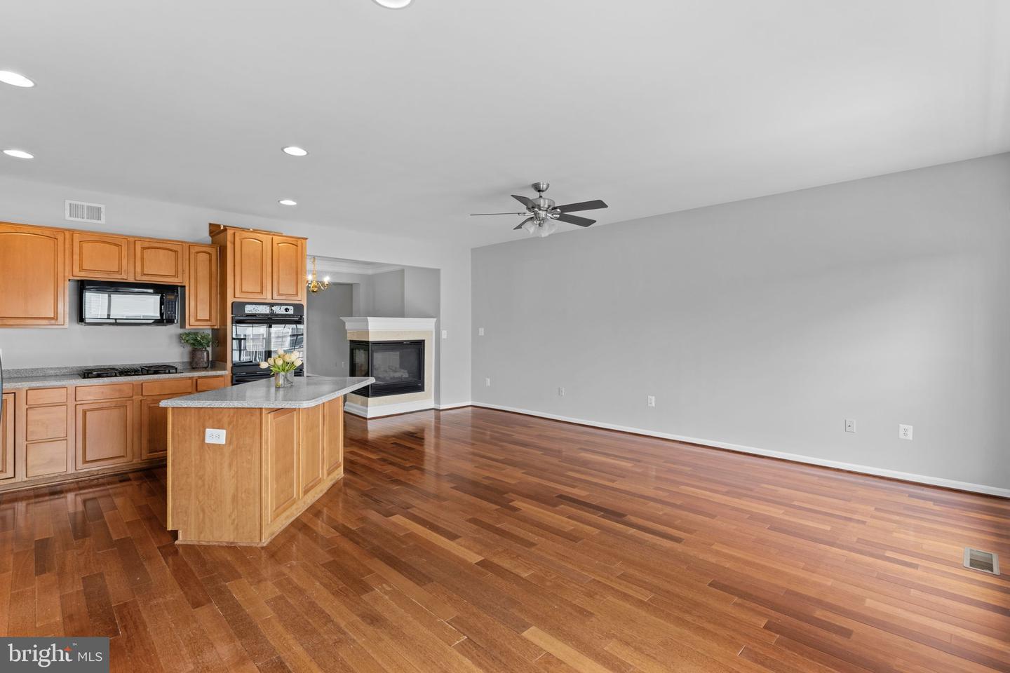 44253 Huron Ter Property Photo 26
