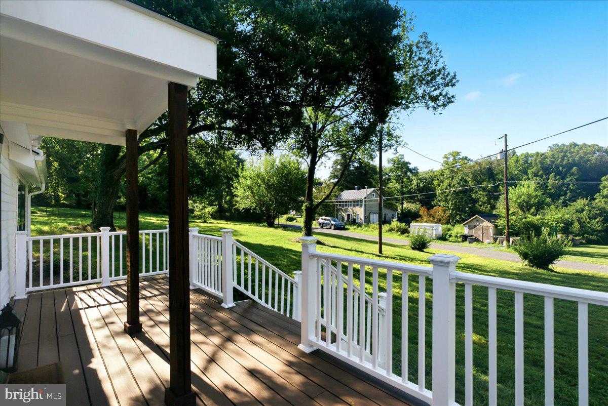 16920 Oliver St Property Photo 4