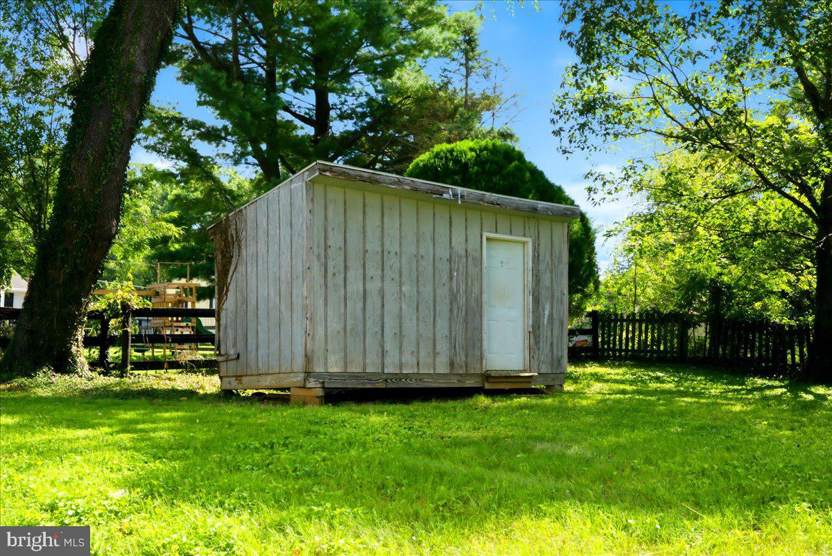 16920 Oliver St Property Photo 8