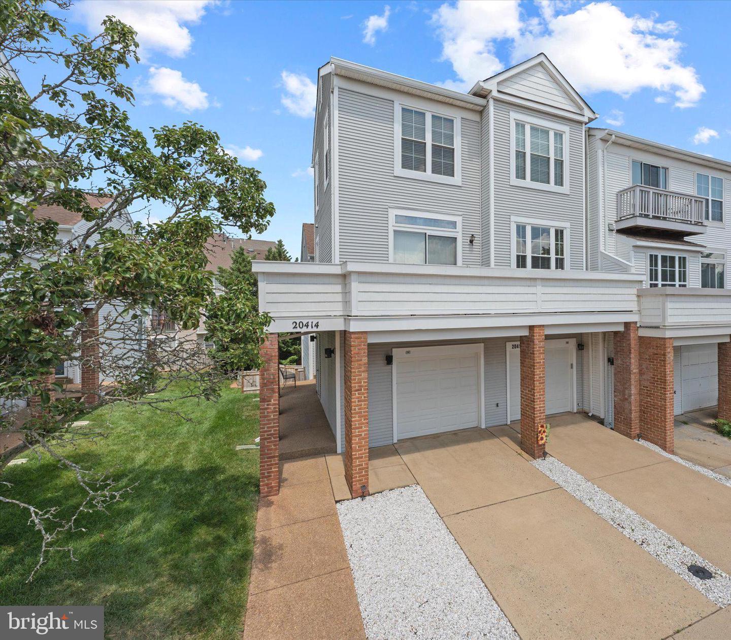 20414 Cool Fern Sq Property Photo 1