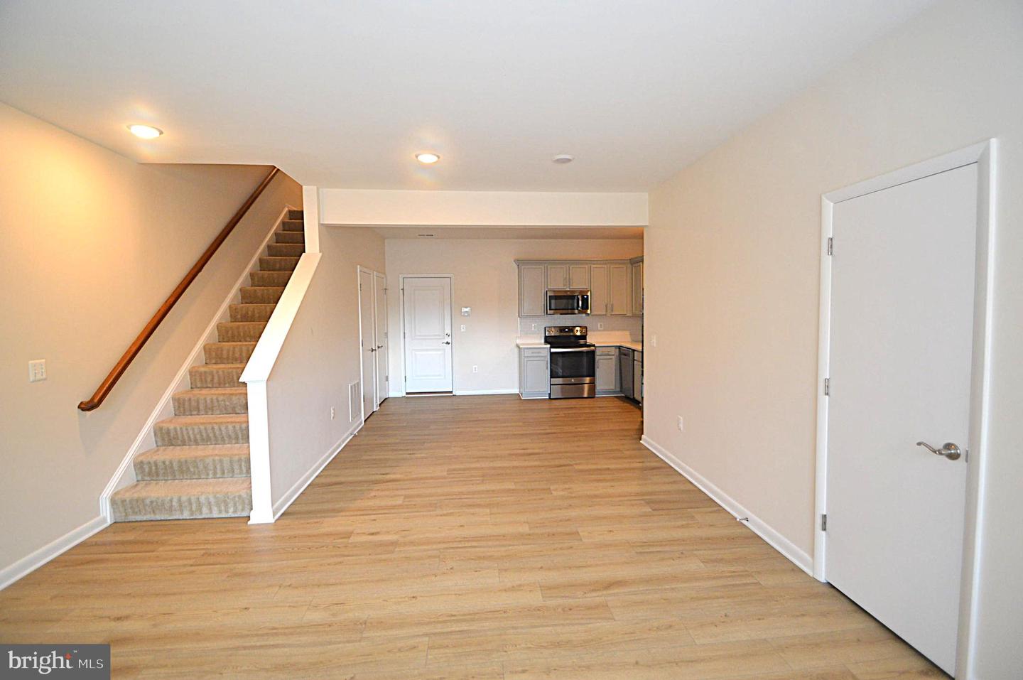 20508 Milbridge Ter Property Photo 3
