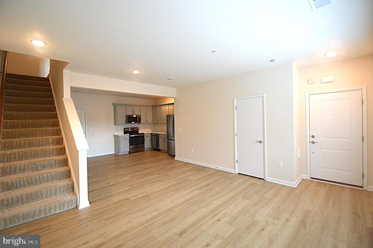 20508 Milbridge Ter Property Photo 4
