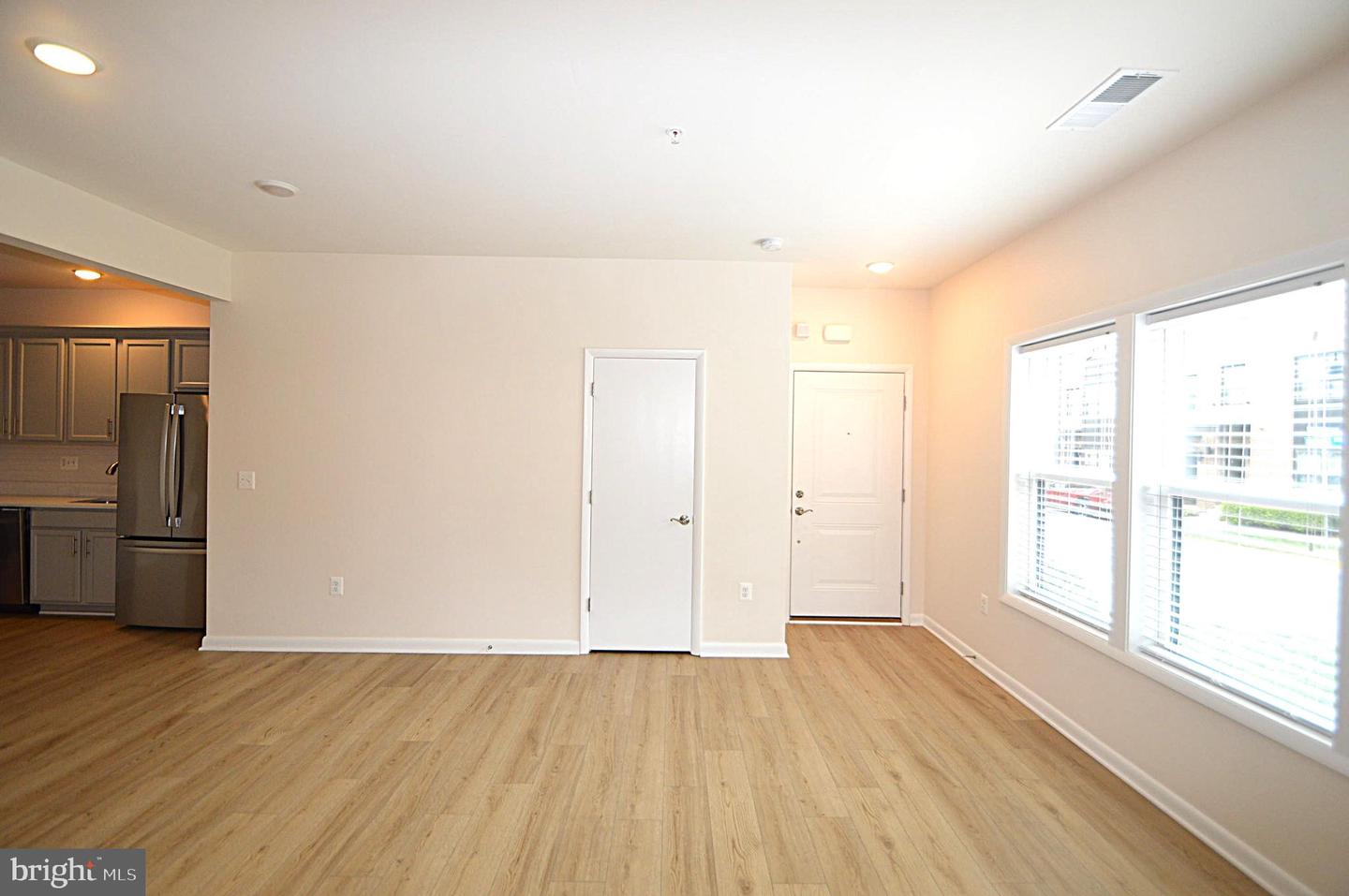 20508 Milbridge Ter Property Photo 5