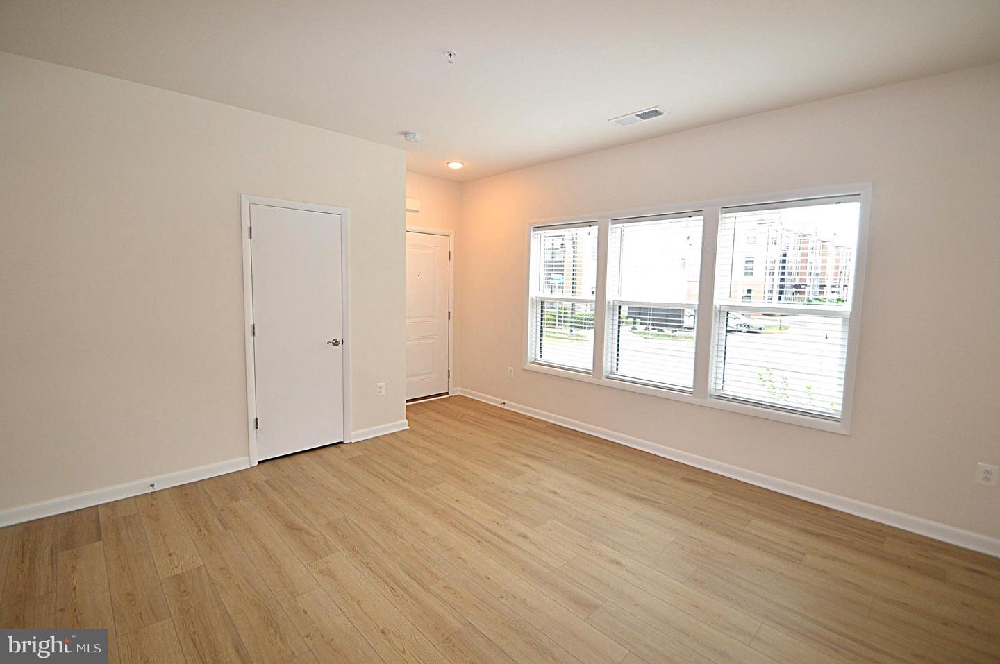 20508 Milbridge Ter Property Photo 6