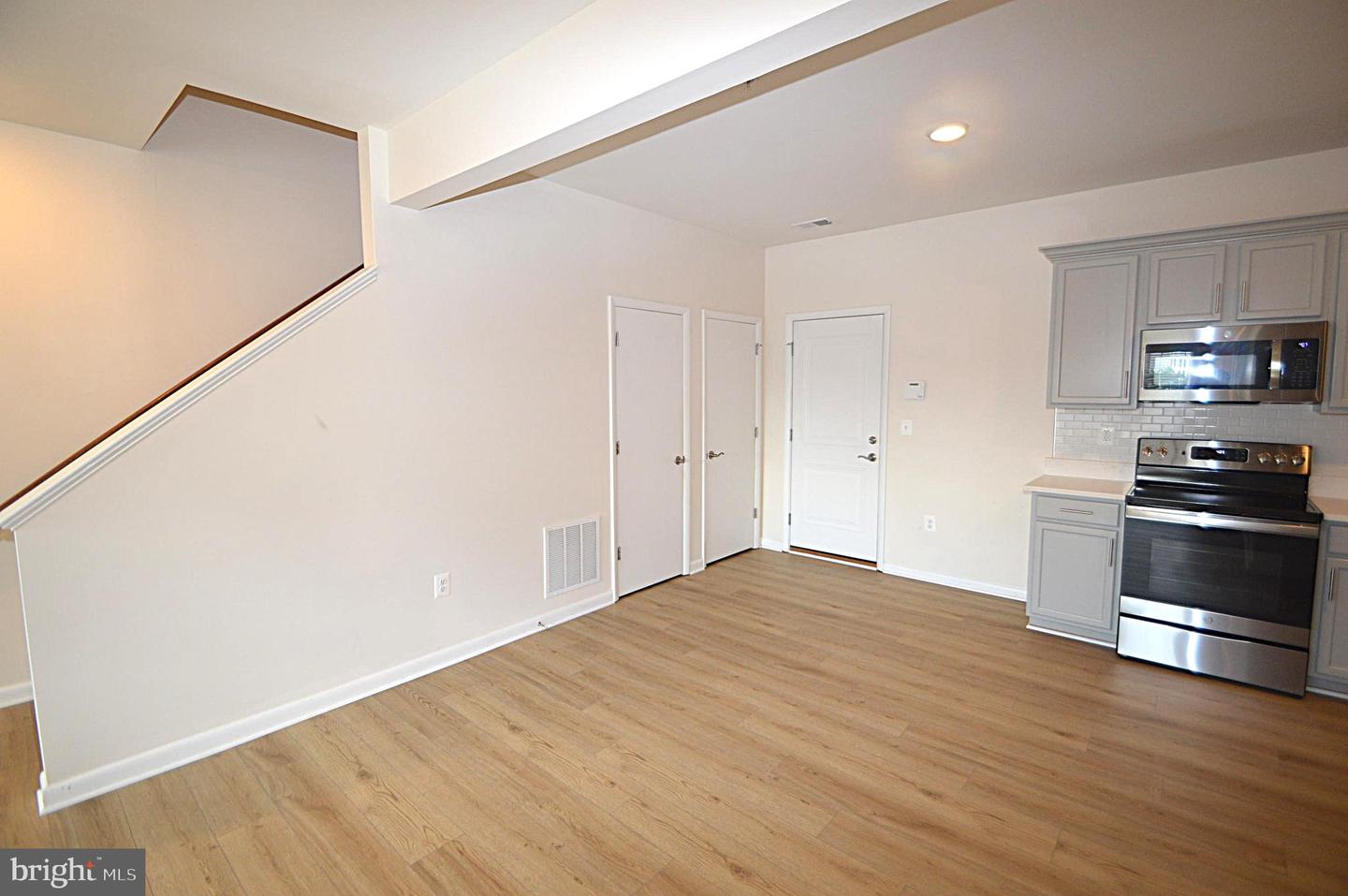 20508 Milbridge Ter Property Photo 8