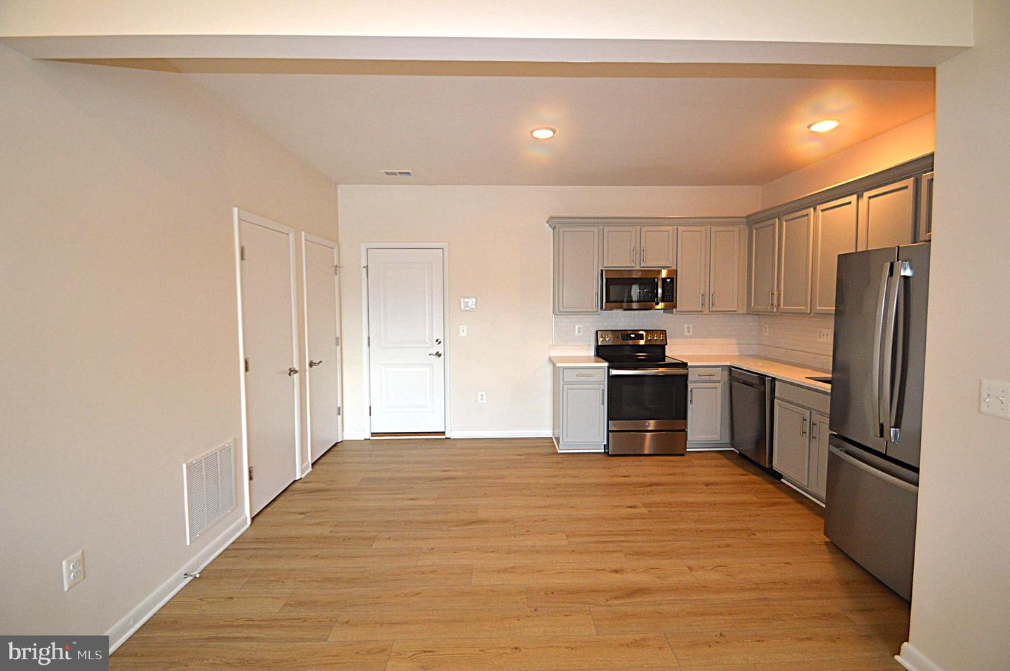 20508 Milbridge Ter Property Photo 9