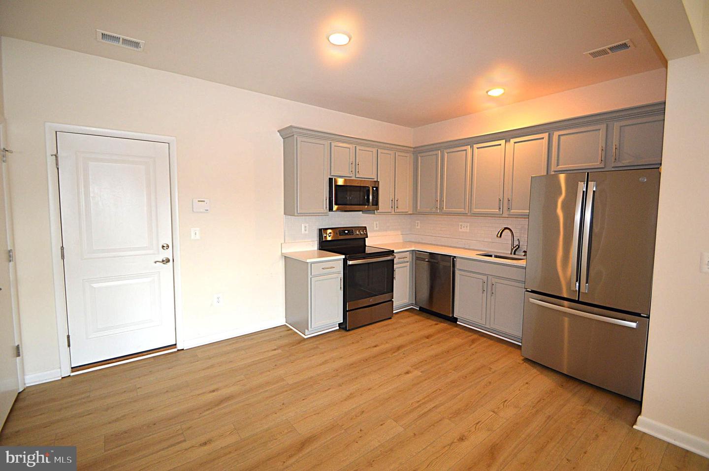 20508 Milbridge Ter Property Photo 10