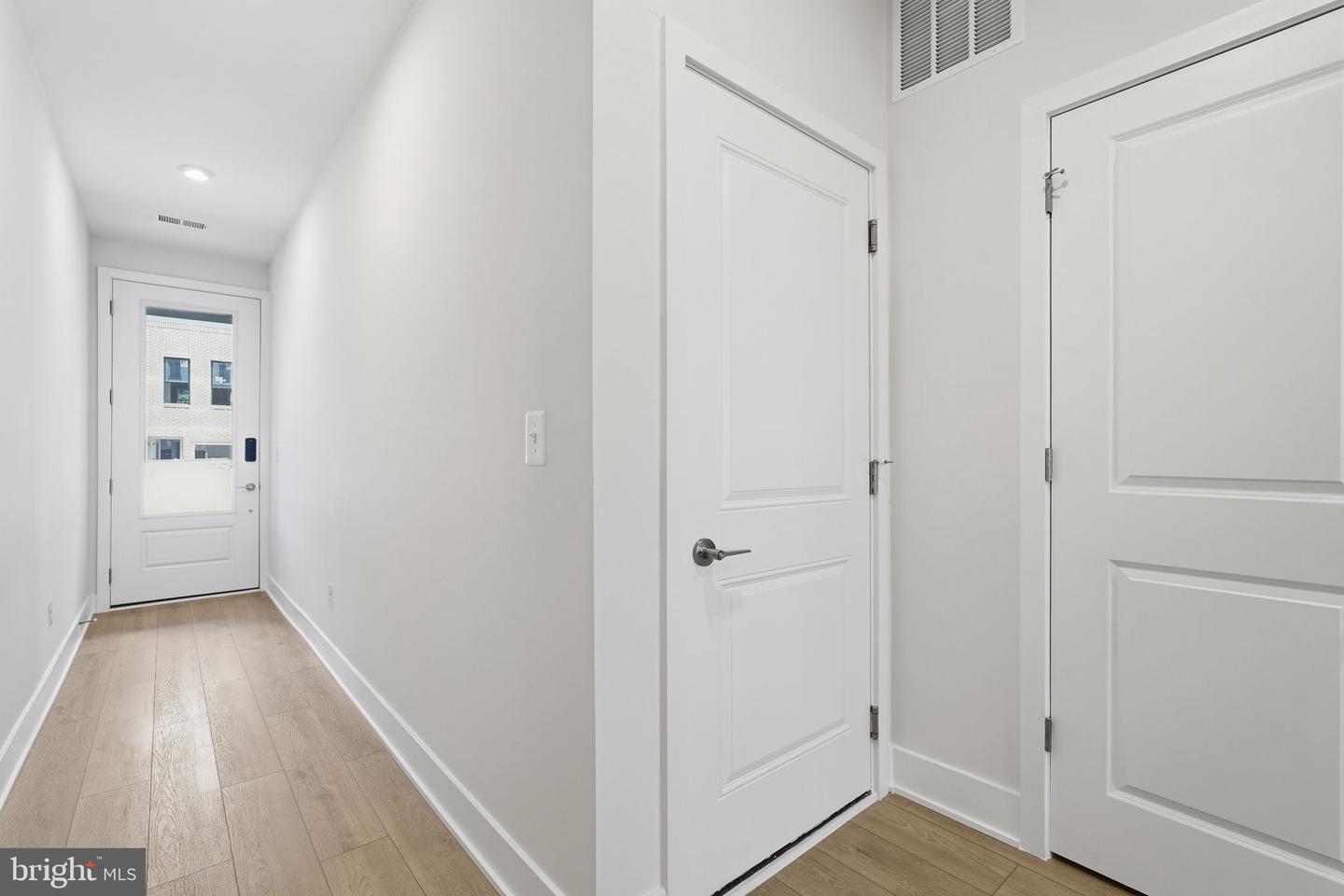 42200 Shining Star Sq Property Photo 2