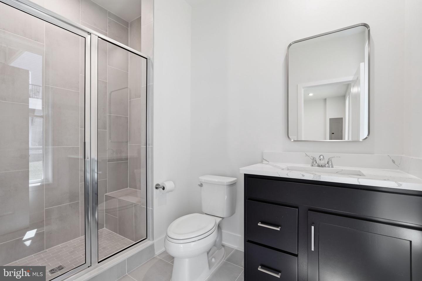 42200 Shining Star Sq Property Photo 5