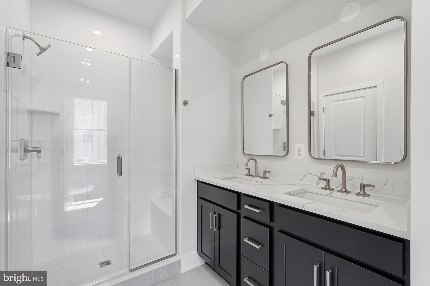 42200 Shining Star Sq Property Photo 12