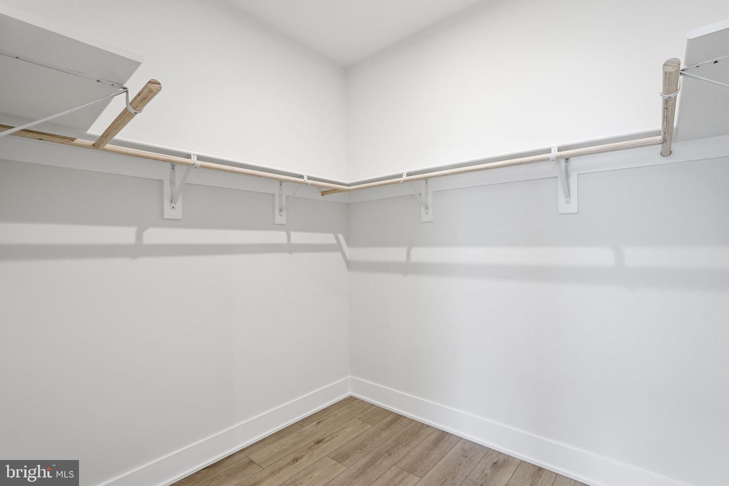 42200 Shining Star Sq Property Photo 13